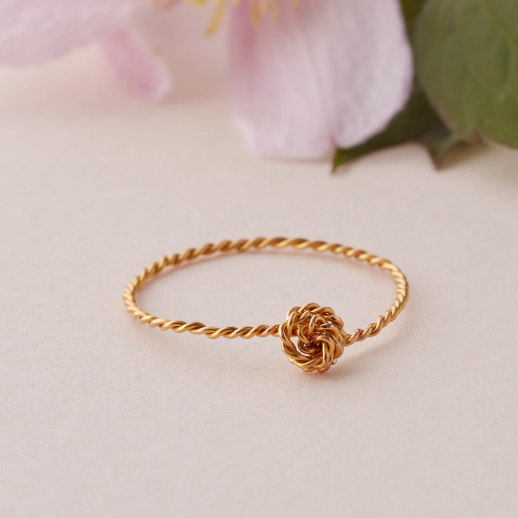 Thin Twisted Knot Ring
