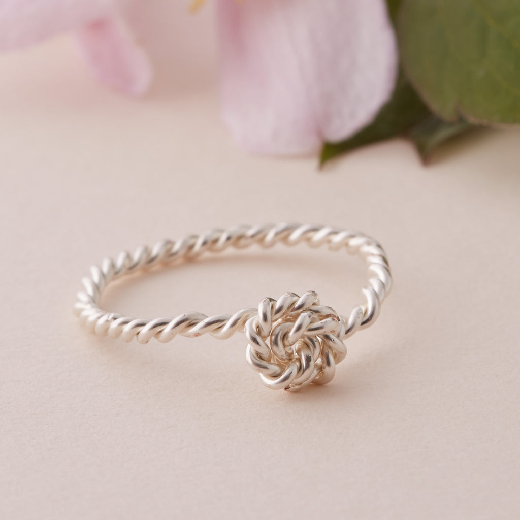 Twisted Knot Ring